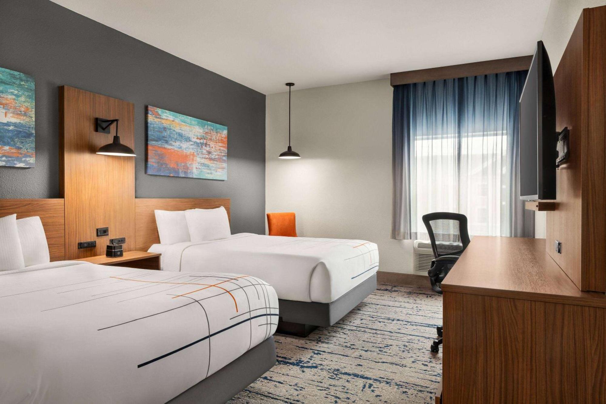 La Quinta Inn & Suites By Wyndham Austin South Экстерьер фото