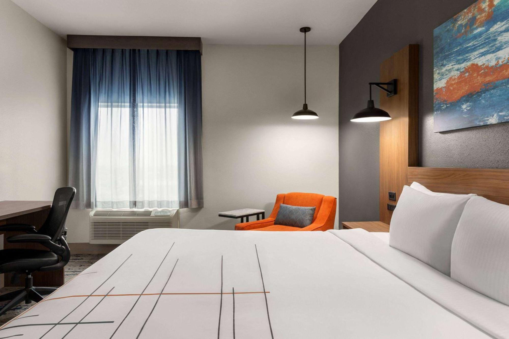 La Quinta Inn & Suites By Wyndham Austin South Экстерьер фото